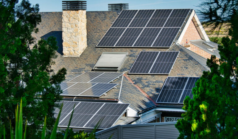 Best Solar Siding in the US (2026): The Definitive Pillar Guide